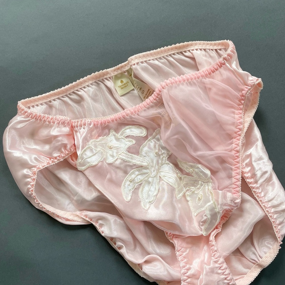 *brand new with tags* Victoria's Secret Pink Lace Trim Panties